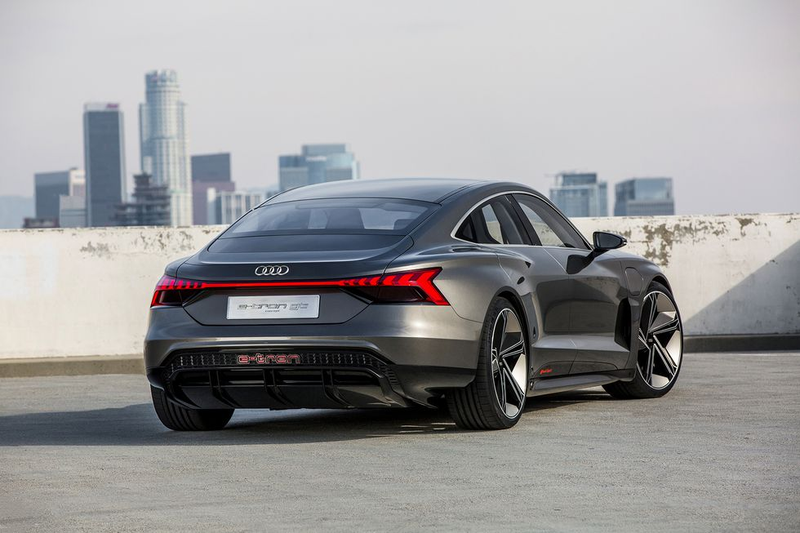 Illustration for article titled The 2020 Audi E-Tron GT Concept Is an Incredibly Handsome 590 HP Electric